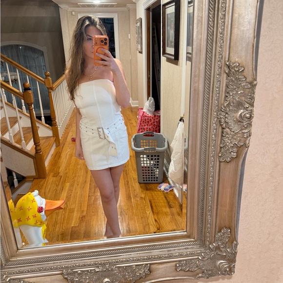 superdown Dresses & Skirts - Superdown White Strapless Mini Dress